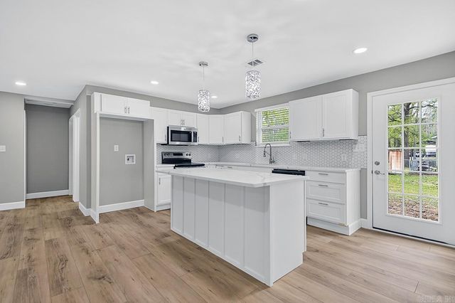 129 Shade Tree Ln, Jacksonville, AR 72076