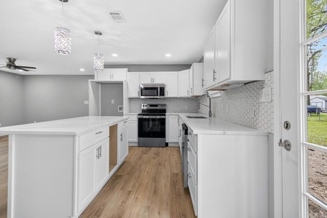 129 Shade Tree Ln, Jacksonville, AR 72076