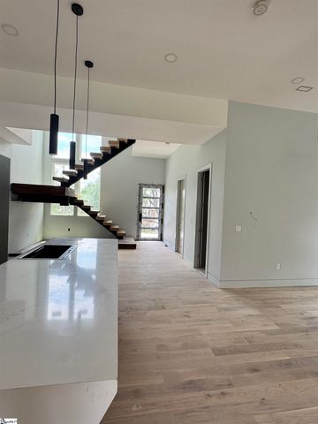 222 Buist Avenue, Greenville, SC 29609