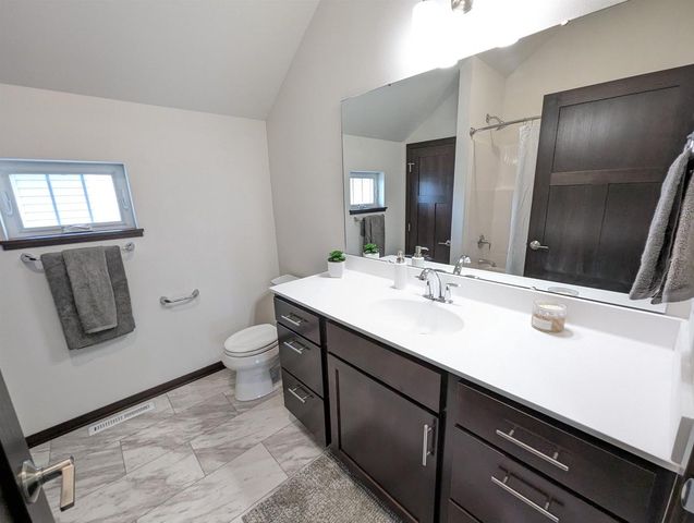 4317 Goldeneye Gateway Drive, Middleton, WI 53562