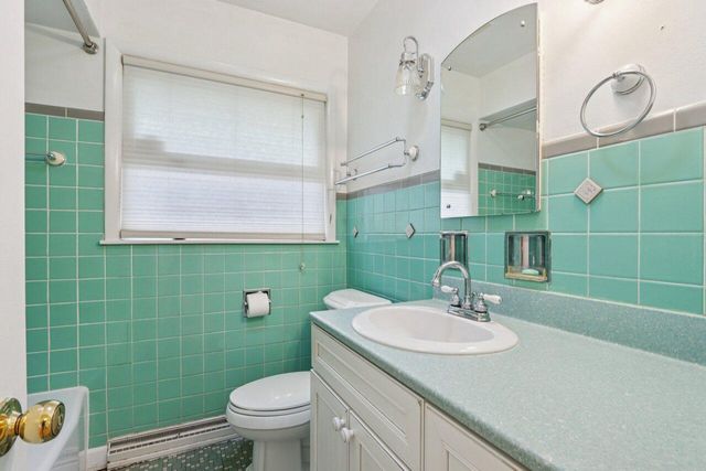 5105 W Arrowwood ROAD, Mequon, WI 53092