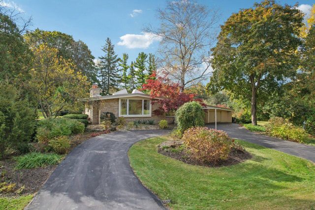 5105 W Arrowwood ROAD, Mequon, WI 53092