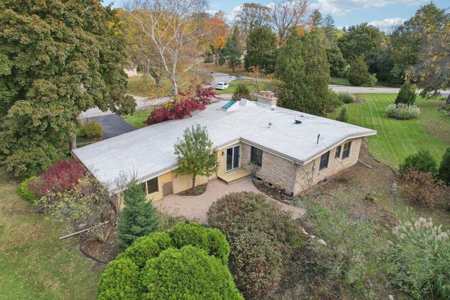 5105 W Arrowwood ROAD, Mequon, WI 53092