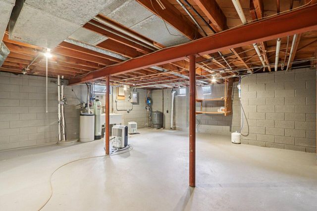 5105 W Arrowwood ROAD, Mequon, WI 53092