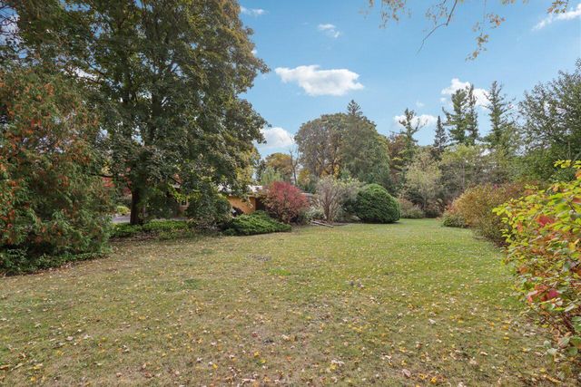 5105 W Arrowwood ROAD, Mequon, WI 53092