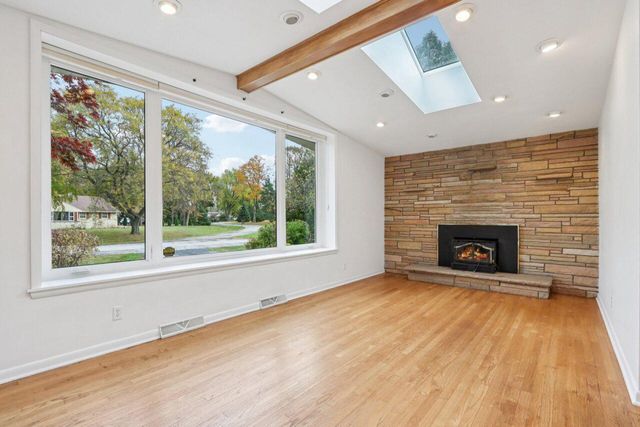 5105 W Arrowwood ROAD, Mequon, WI 53092