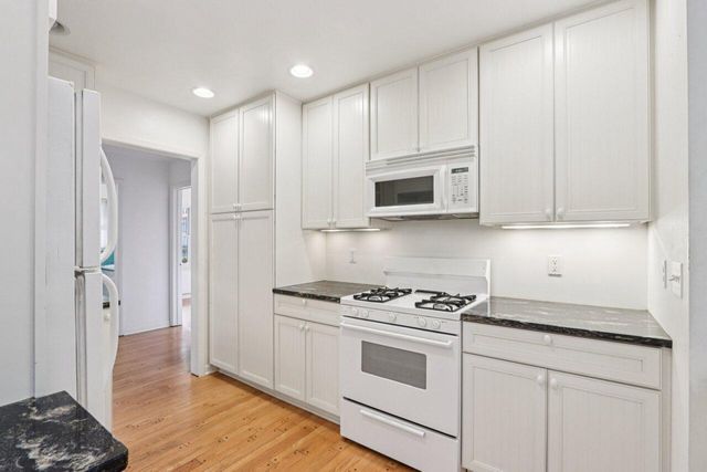 5105 W Arrowwood ROAD, Mequon, WI 53092