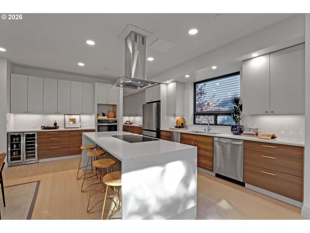 3125 Nw BLUE SKY Ln, Portland, OR 97229