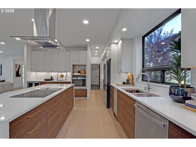 3125 Nw BLUE SKY Ln, Portland, OR 97229
