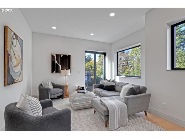 3125 Nw BLUE SKY Ln, Portland, OR 97229