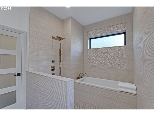 3125 Nw BLUE SKY Ln, Portland, OR 97229