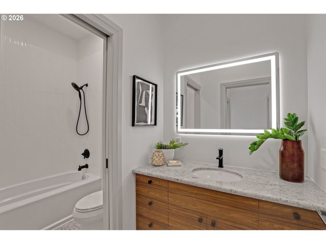 3125 Nw BLUE SKY Ln, Portland, OR 97229