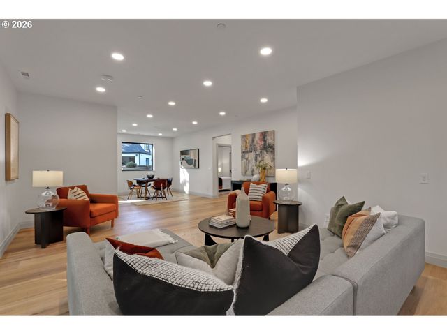 3125 Nw BLUE SKY Ln, Portland, OR 97229
