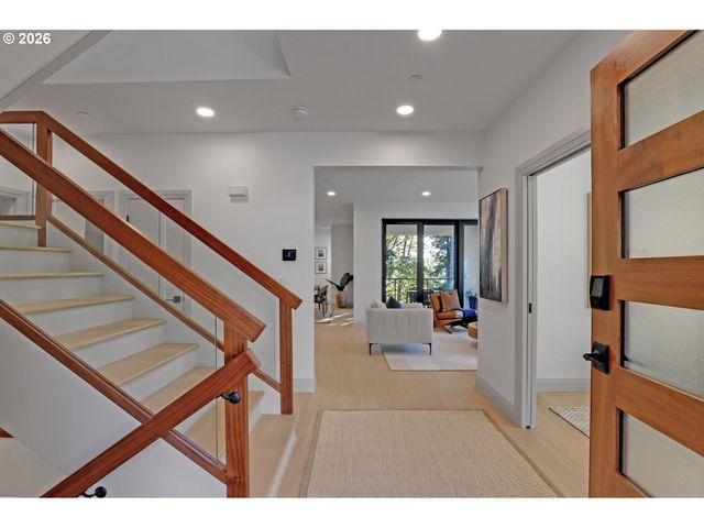 3125 Nw BLUE SKY Ln, Portland, OR 97229