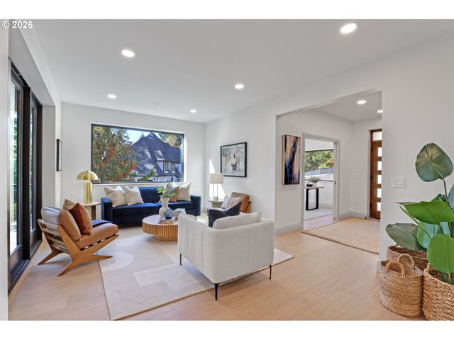3125 Nw BLUE SKY Ln, Portland, OR 97229