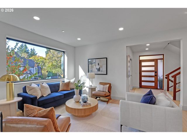 3125 Nw BLUE SKY Ln, Portland, OR 97229
