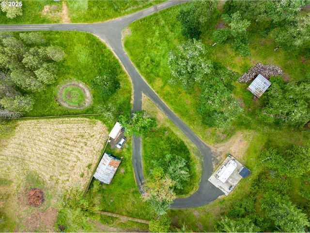 1445 WHISTLERS Ln, Roseburg, OR 97470