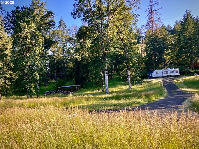 1445 WHISTLERS Ln, Roseburg, OR 97470