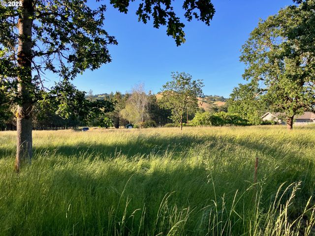1445 WHISTLERS Ln, Roseburg, OR 97470