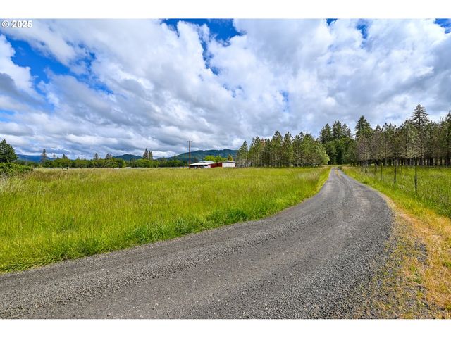 1445 WHISTLERS Ln, Roseburg, OR 97470