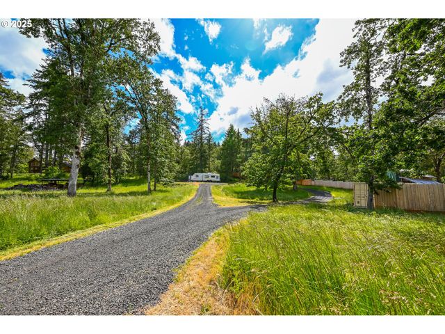 1445 WHISTLERS Ln, Roseburg, OR 97470