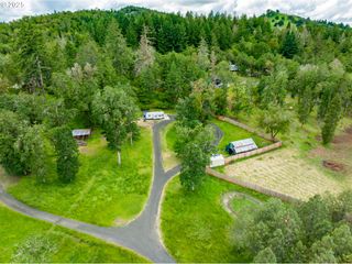 1445 WHISTLERS Ln, Roseburg, OR 97470