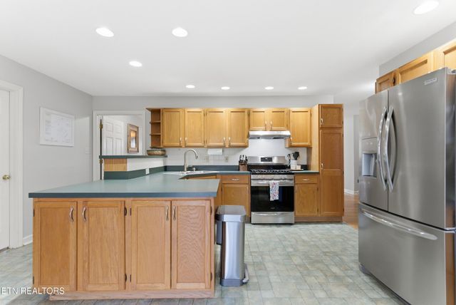 2217 E Emory Rd, Knoxville, TN 37938