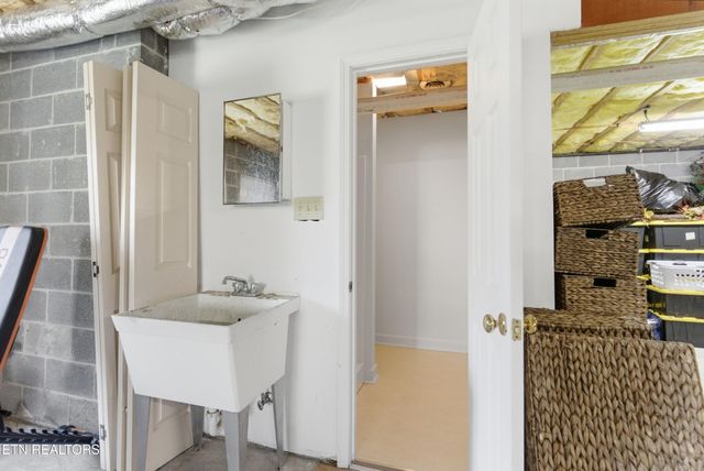 2217 E Emory Rd, Knoxville, TN 37938