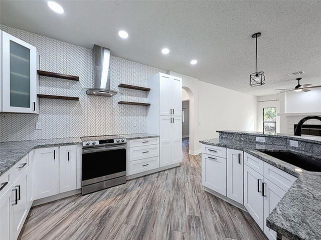 10006 VISTA POINTE DRIVE, Tampa, FL 33635