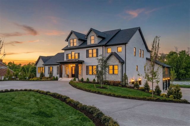 102 Steeplechase Ln, Nashville, TN 37221
