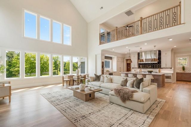 102 Steeplechase Ln, Nashville, TN 37221