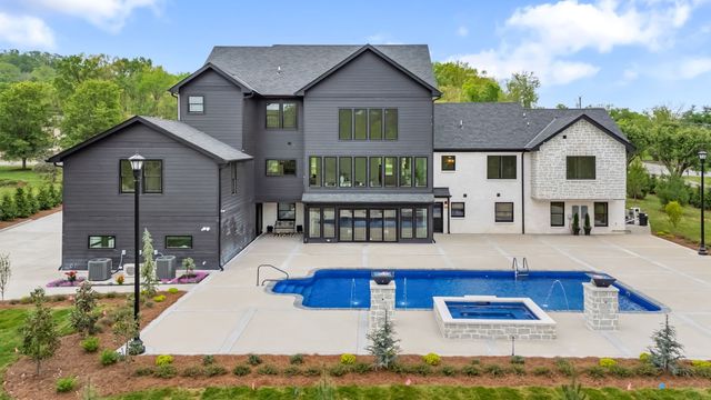 102 Steeplechase Ln, Nashville, TN 37221