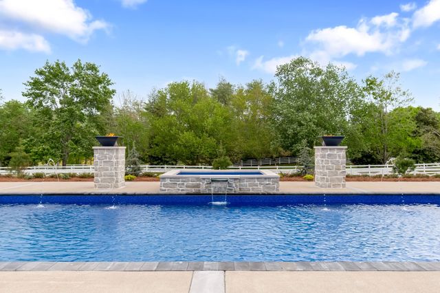 102 Steeplechase Ln, Nashville, TN 37221