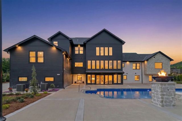 102 Steeplechase Ln, Nashville, TN 37221