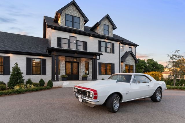 102 Steeplechase Ln, Nashville, TN 37221