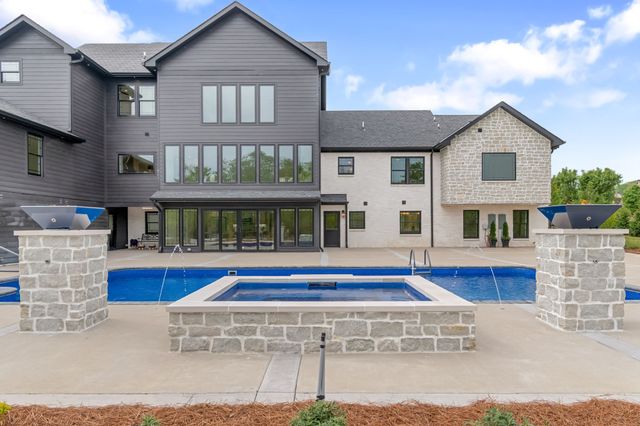 102 Steeplechase Ln, Nashville, TN 37221