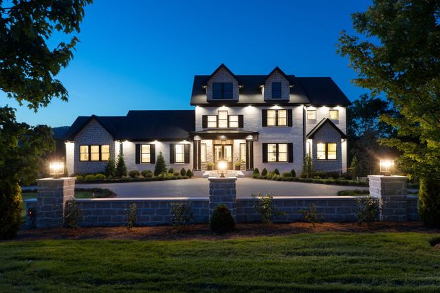 102 Steeplechase Ln, Nashville, TN 37221