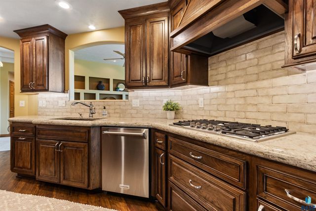 6811 E Split Rock Cir Circle, Sioux Falls, SD 57110