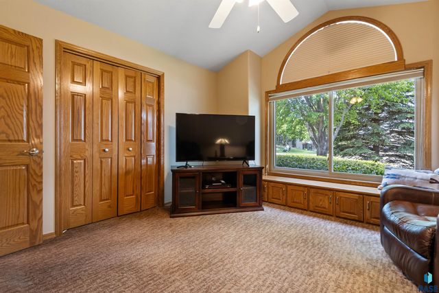 6811 E Split Rock Cir Circle, Sioux Falls, SD 57110