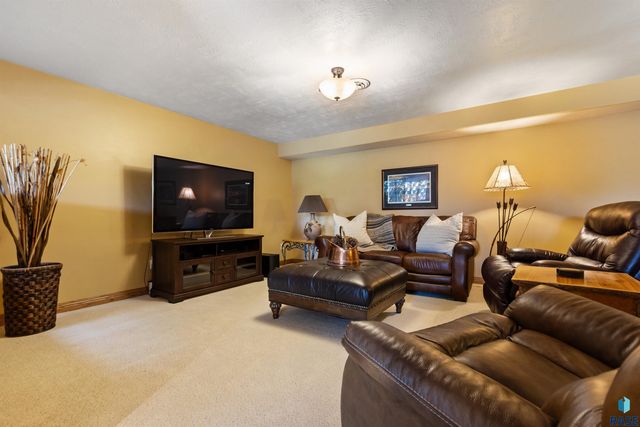 6811 E Split Rock Cir Circle, Sioux Falls, SD 57110