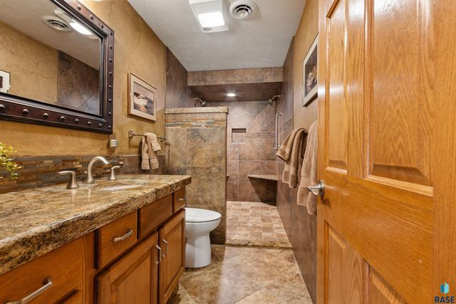 6811 E Split Rock Cir Circle, Sioux Falls, SD 57110
