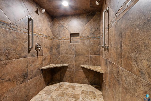 6811 E Split Rock Cir Circle, Sioux Falls, SD 57110