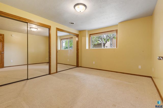 6811 E Split Rock Cir Circle, Sioux Falls, SD 57110