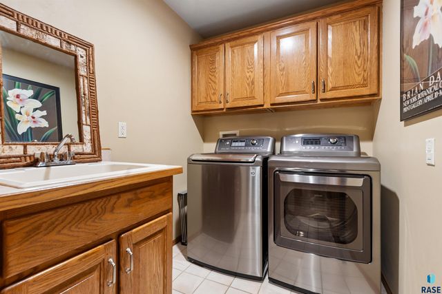 6811 E Split Rock Cir Circle, Sioux Falls, SD 57110
