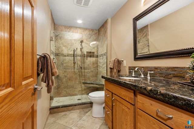 6811 E Split Rock Cir Circle, Sioux Falls, SD 57110