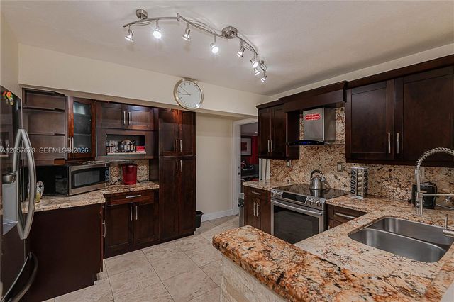5711 Farragut St, Hollywood, FL 33021
