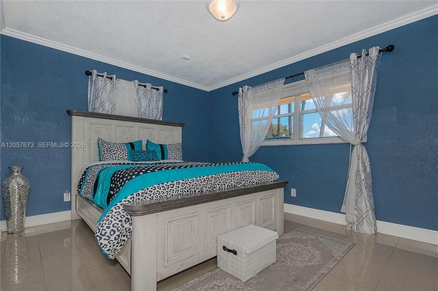 5711 Farragut St, Hollywood, FL 33021