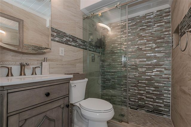 5711 Farragut St, Hollywood, FL 33021