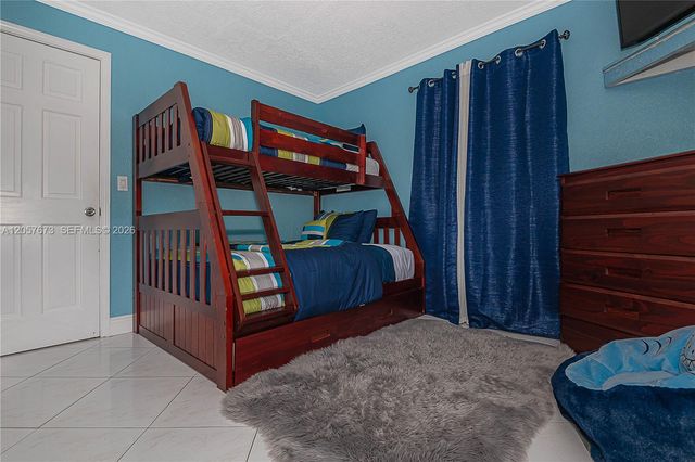 5711 Farragut St, Hollywood, FL 33021