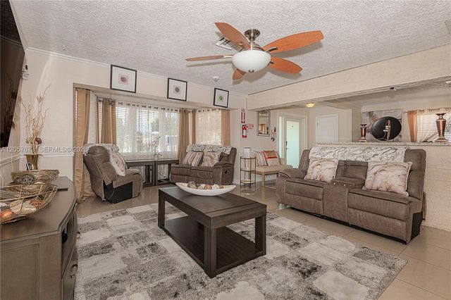 5711 Farragut St, Hollywood, FL 33021